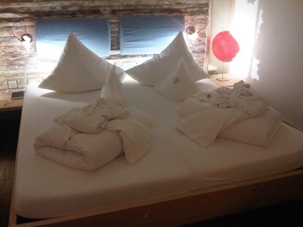 Denis Hotel Abuja Mobushipe Room photo