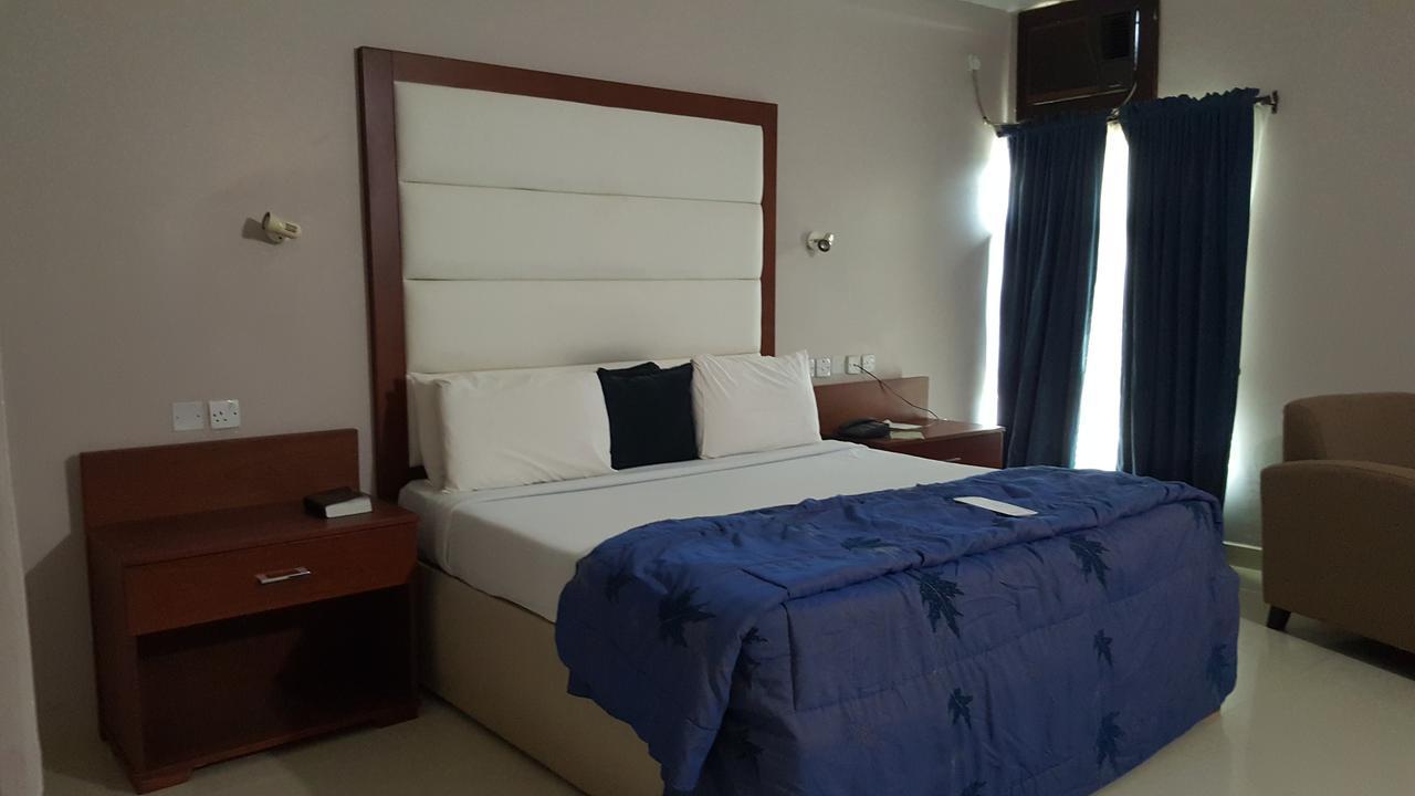 Denis Hotel Abuja Mobushipe Exterior photo