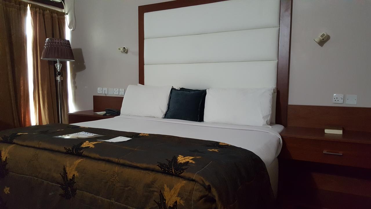 Denis Hotel Abuja Mobushipe Exterior photo